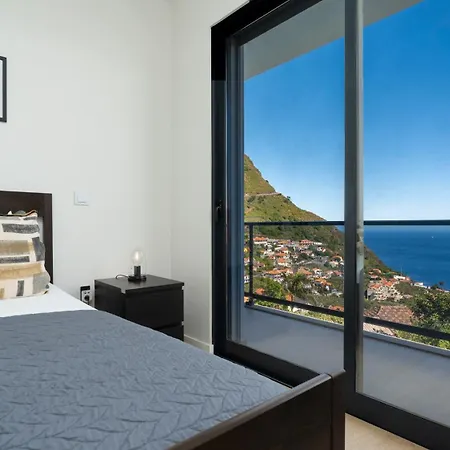 Evoque - Pool Oceanview Villa By Lovelystay Arco da Calheta (Madeira)
