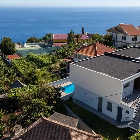 Evoque - Pool Oceanview Villa By Lovelystay