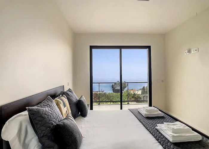 Evoque By Lovelystay Arco da Calheta (Madeira)